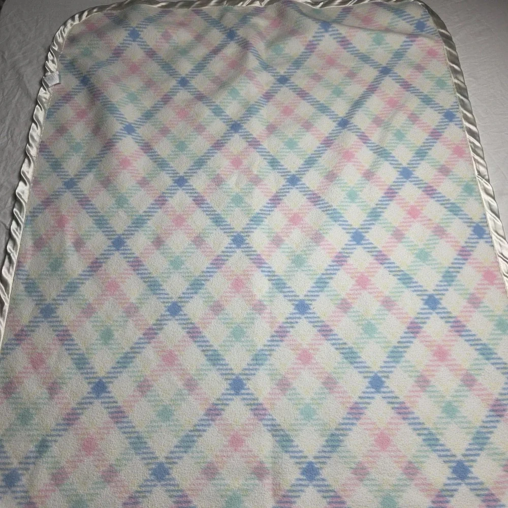 little wonders nursery fleece baby blanket satin trim pastal color